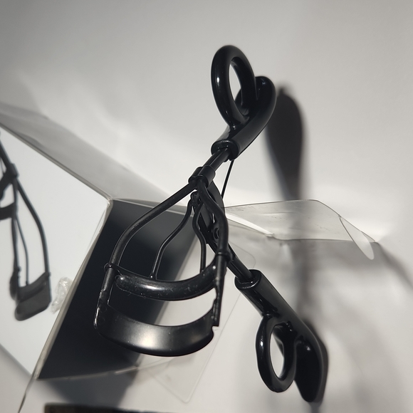 Lash - Picture 3 of 6